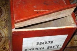 Bắt 2 đối tượng lẻn vào đền trộm hòm công đức