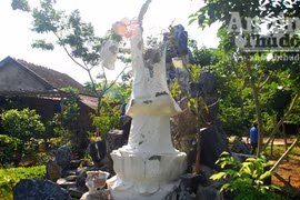 Nửa đêm xông vào nhà dân đập phá, dọa giết người