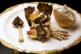 Bánh ngọt phủ vàng đắt nhất thế giới giá 28.000 USD