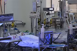 Căm phẫn kẻ chém trẻ sơ sinh để đòi nợ