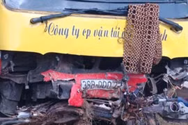 Xe buýt nổ lốp đâm 1 người chết, 8 người bị thương