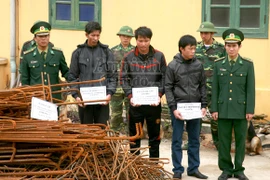 Bảo vệ cấu kết người ngoài trộm 8 tấn sắt của công ty