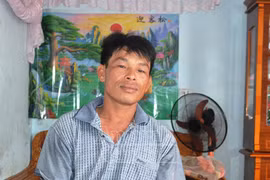 Tàu cá bị sóng lớn đánh chìm, 4 ngư dân may mắn được cứu sống