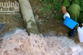 Xử phạt cơ sở sản xuất xả thải trực tiếp ra sông