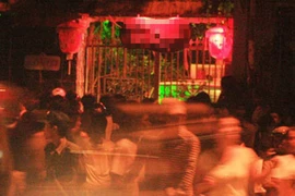 Phát hiện người đàn ông chết trong nhà vệ sinh quán karaoke