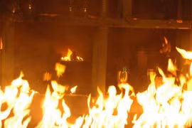 Giận mẹ la mắng, nghịch tử châm lửa đốt nhà