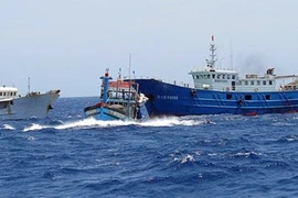 Xuất hiện tàu "quả lê" Trung Quốc, rất nguy hiểm