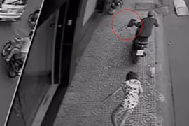 Bắt nhóm đối tượng chuyên giật túi xách của phụ nữ