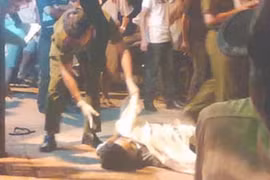 Đang truy lùng gã anh rể bỗng dưng dùng dao đâm chết em vợ