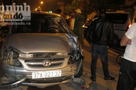 Đâm trực diện với "xế hộp", xe máy nát bét, người nguy kịch