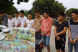 Phá sới bạc liên tỉnh, bắt 11 đối tượng "sát phạt" nhau dưới hình thức xóc đĩa