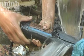 Vỡ đường ống, người dân "khát" nước