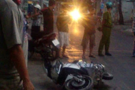 Dùng dao khống chế, cướp xe máy của bạn nhậu