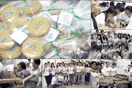 Hàng chục bạn trẻ tự tay làm bánh dành tặng trẻ em nghèo