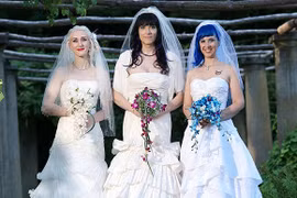 Ba phụ nữ đồng tính đầu tiên trên thế giới kết hôn