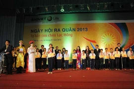 Bảo Việt Nhân thọ trao quà Tết cho trẻ em nghèo