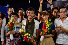 Dustin giành ngôi quán quân VJ Camp 2012