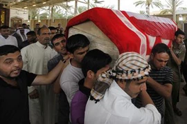 Bom nổ bên ngoài nhà thờ Hồi giáo Iraq, 6 người tử vong