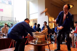 Tái hiện lễ giã bánh dày Mochi Nhật Bản tại Hà Nội