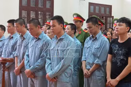 "Đại ca" mang súng "làm cỏ" đối thủ, bố bị chém chết, con nhận án tù