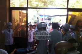 Xe khách đấu đầu, 23 hành khách nhập viện cấp cứu