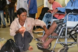 Sợ cưa chân, bệnh nhân “hai chân chết khô”... đòi trốn viện