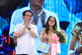 Phương Mỹ Chi "bất bại" trên BXH tuần