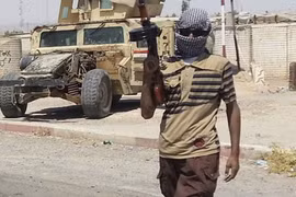 Nga "tố" phương Tây bán vũ khí cho các tay súng cực đoan