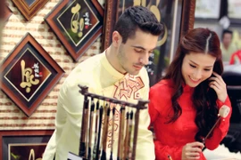 Diễm My 9X hết lời khen ngợi bạn nhảy điển trai