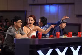 Trai đẹp xin phép... "lột đồ" khiến Thúy Hạnh mắt tròn, mắt dẹt