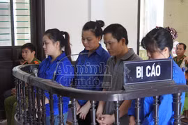 Hám lời, mẹ dụ con gái đi buôn ma túy