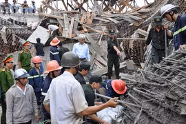 Vụ sập mái bê-tông ở Phú Yên: Triệu tập các đơn vị liên quan
