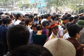 Những người dân đầu tiên đã được vào viếng Đại tướng ở Nhà tang lễ Quốc gia