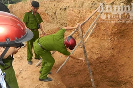 Đào móng nhà, hai người bị vùi lấp