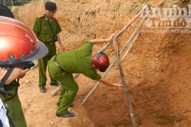 Đào móng nhà, hai người bị vùi lấp