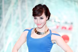 Sau "nghi án" bán dâm, Trang Nhung xuất hiện rạng ngời trên sàn catwalk