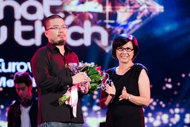 "Yêu mình anh" lên ngôi, Thu Minh vắng mặt không nhận giải