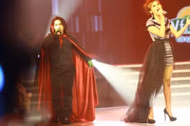 "Bóng ma nhà hát" xâm chiếm Cặp đôi hoàn hảo