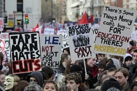 Sinh viên Anh biểu tình phản đối tăng học phí