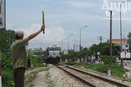 Chuyện người gác chắn tàu ở điểm “đen”