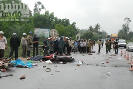 Xe ô tô tải lấn đường, tông 5 người thương vong