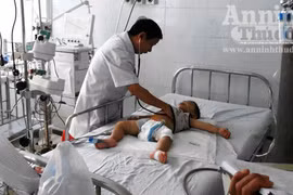 Cứu sống 2 cháu bé bị máu nhiễm độc