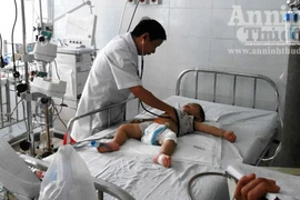 Cứu sống 2 cháu bé bị máu nhiễm độc