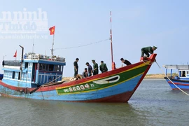 Bắt quả tang tàu cá chở hơn 66kg thuốc nổ