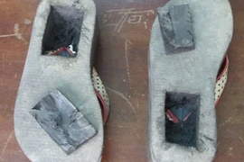 Phát hiện một phạm nhân giấu ma túy dưới dép