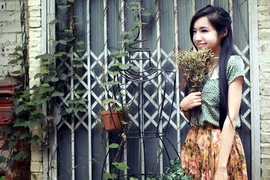 Elly Trần hóa thiếu nữ Hà Thành xưa