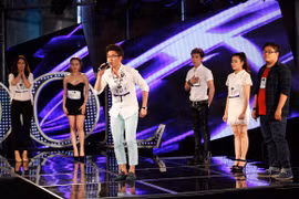 Thí sinh điêu đứng vì sự cố micro khi hát "mộc"