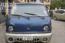 Phát hiện xe biển kiểm soát Lào chở gỗ lậu