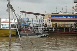 Bất chấp lệnh cấm, tàu cao tốc vẫn đưa 40 hành khách ra đảo