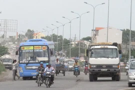 Bắt lái xe, phụ xe đánh nhau vì tranh giành khách 